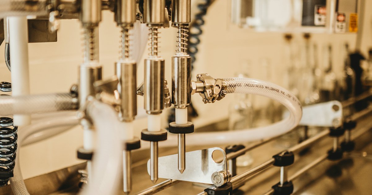 Filling nozzles on a bottling line
